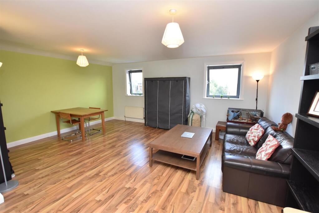 90, Station Road, Kings Heath, Birmingham, B14 7SR - Photo 2