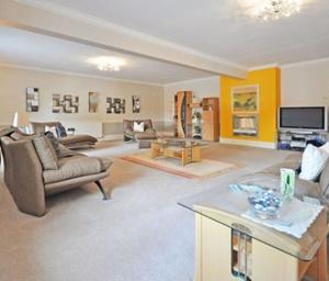 The Lodge, Old Langstone Court Road, Langstone, Gwent , NP18 2NF - Photo 3