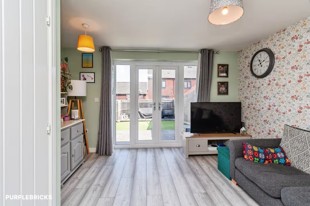 20, Booth Crescent