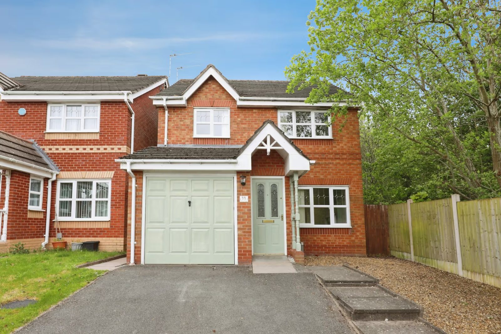 11, Meadowsweet Close